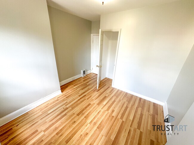 Building Photo - 3 Bedroom townhome in Mantua, Philadelphia!