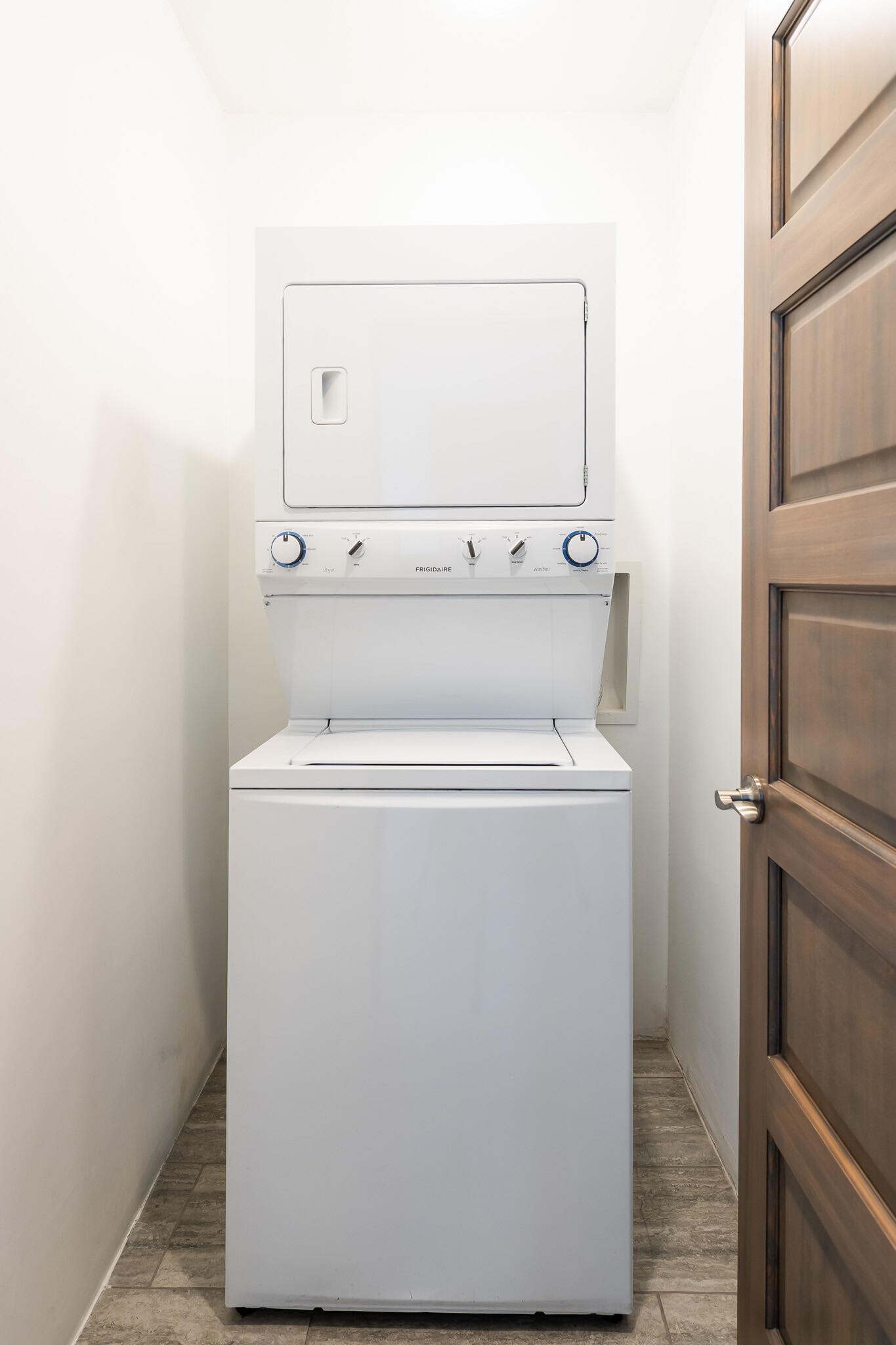 Building Photo - 350 Panorama Blvd