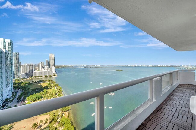 Building Photo - 1717 N Bayshore Dr