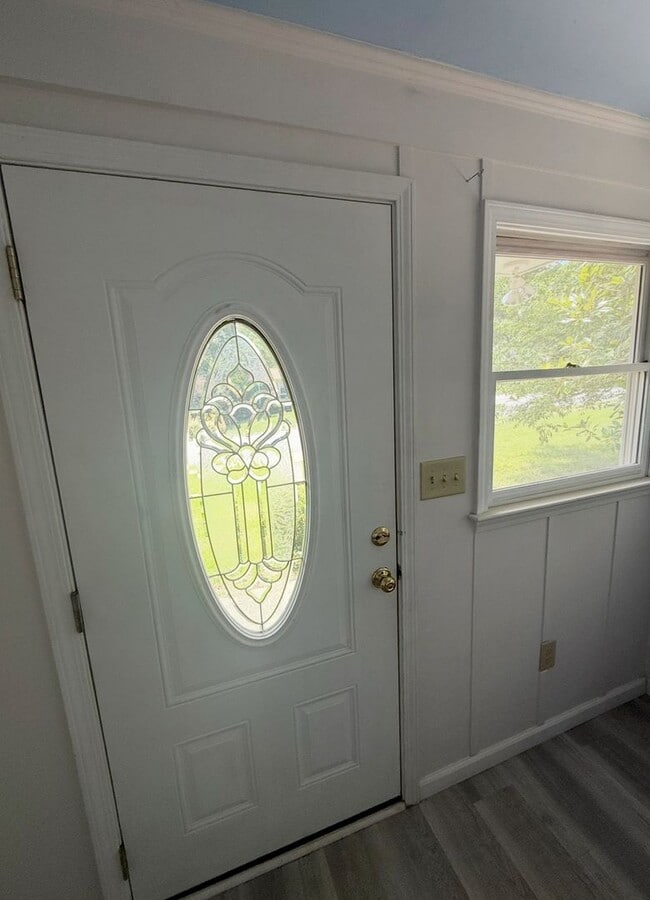 Building Photo - Charming 3-Bedroom Home with Huge Workshop...