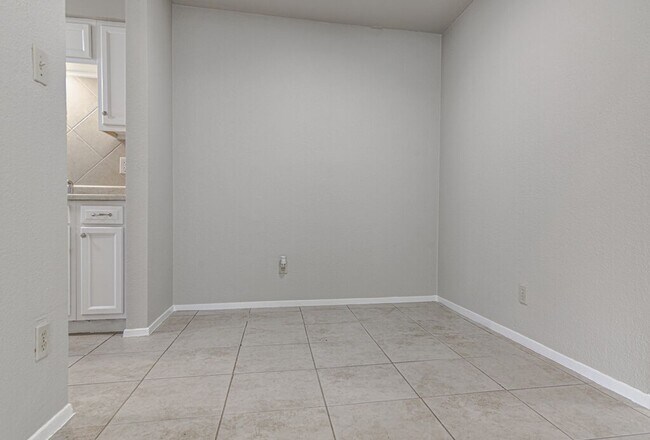 Building Photo - 900 Sirocco Dr
