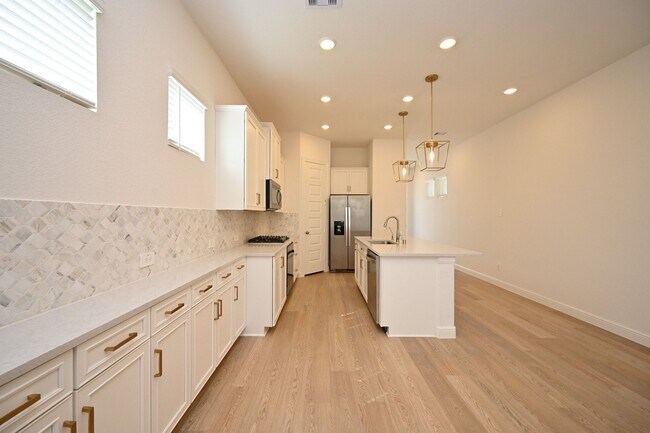 Building Photo - 4112 Farm Holw St