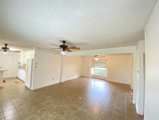 Building Photo - 2233 Ripple Creek Dr