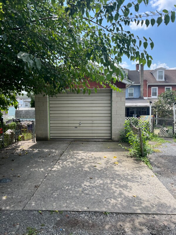 Building Photo - 411 Limestone St
