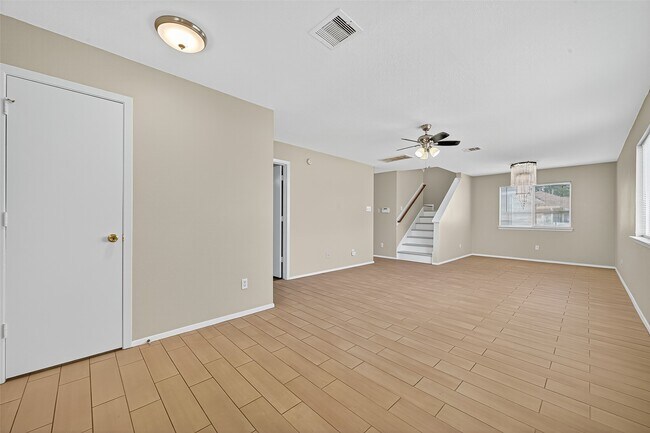 Building Photo - 6343 Settlers Square Ln