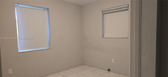 Building Photo - 502 N 70th Way