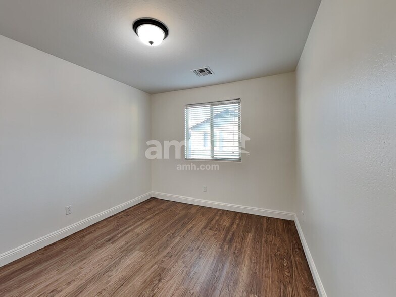 Building Photo - 3458 E Orchid Ln