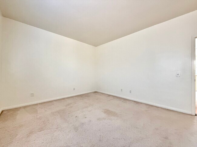 Building Photo - 13642 Pinnacle Way