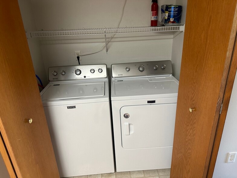 Building Photo - 40 Zeller Ct