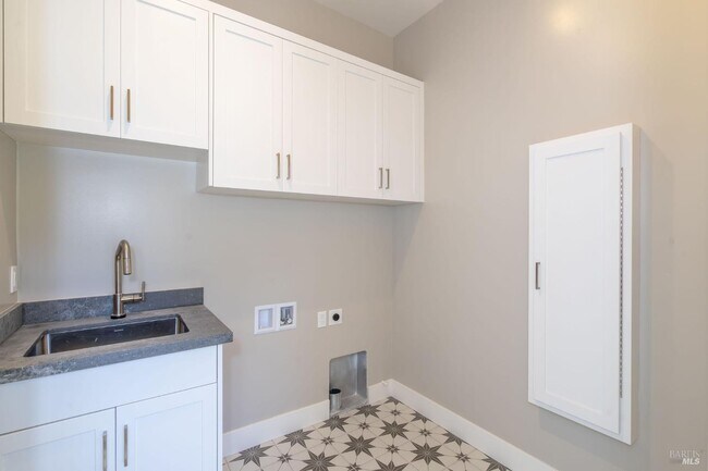 Building Photo - 3842 Horizon View Way