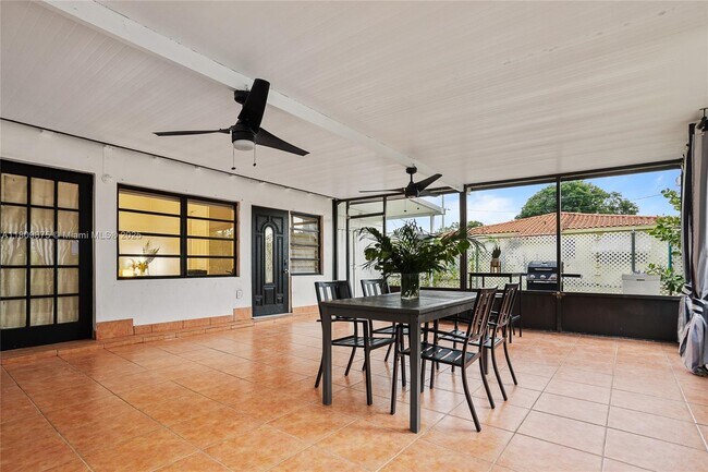 Building Photo - 2788 SW 33rd Ct