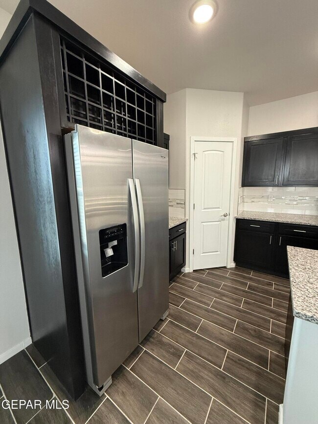 Building Photo - 804 Blingwood