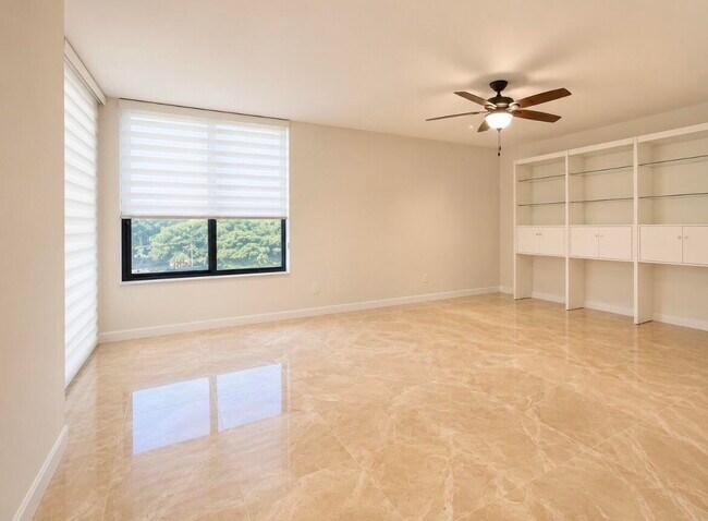 Building Photo - 7568 Regency Lake Dr