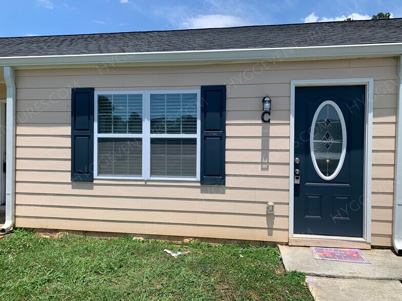 Building Photo - 123 Evergreen Trl
