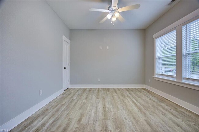 Building Photo - RIVER CREEK COMMONS