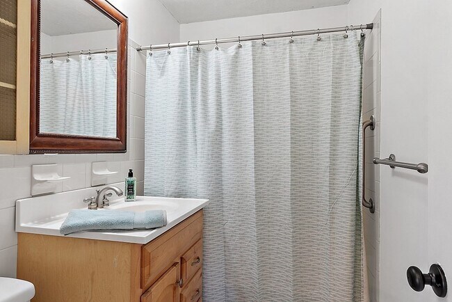 Building Photo - 272 Albion St