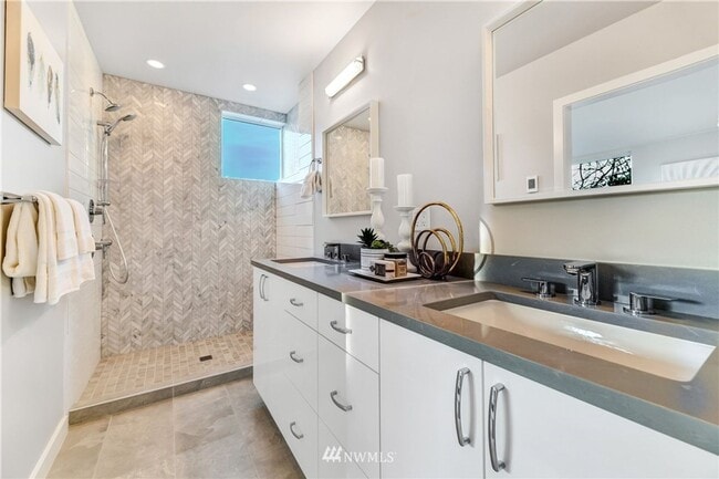 Building Photo - 2Bd/2Ba Seattle Townhouse