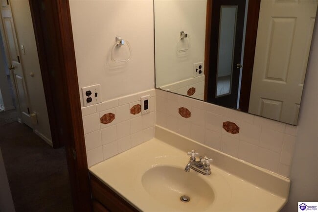 Building Photo - 316 Church St