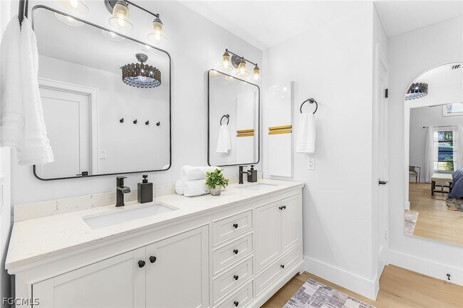 Building Photo - 663 110th Ave N