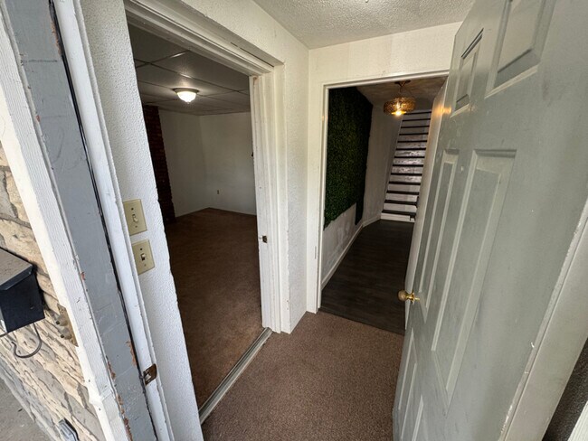 Building Photo - 724 Wills St