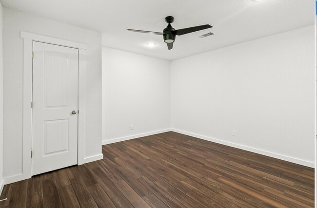 Building Photo - 201 San Saba St