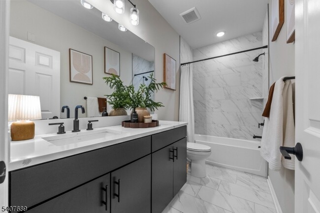 Building Photo - 105 Robeson St