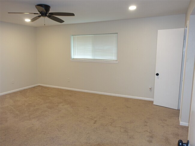 Building Photo - 1038 Cottage Oak Ln