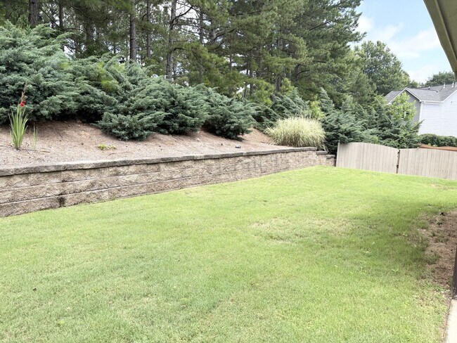 Building Photo - 204 Providence Ln