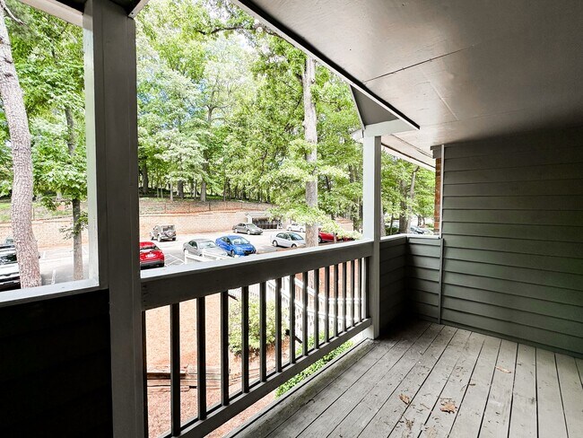 Building Photo - 2 bed/2 bath condo in great Roswell location