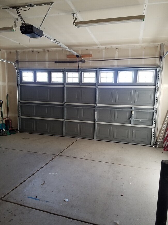 Building Photo - Spacious Single-Story Gem with 4 bedroom, 2 bathroom Near Damonte Ranch!