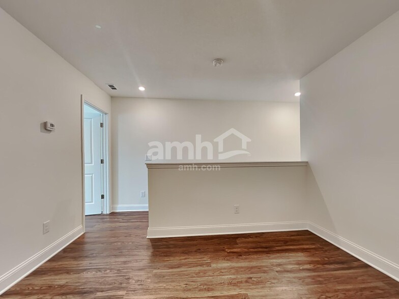 Building Photo - 340 Onate Cir