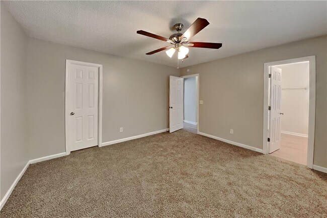 Building Photo - 1870 Rocksram Dr