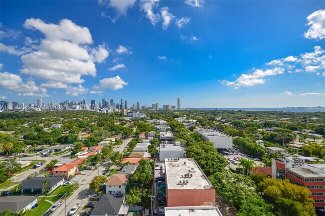 Building Photo - 1401 SW 22nd St