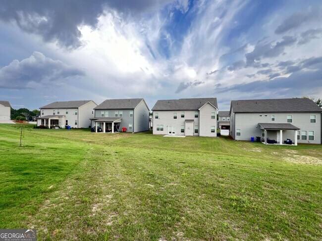 Building Photo - 4675 Silver Oak Dr SW