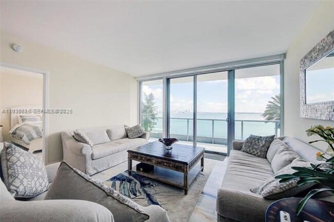 Building Photo - 1331 Brickell Bay Dr
