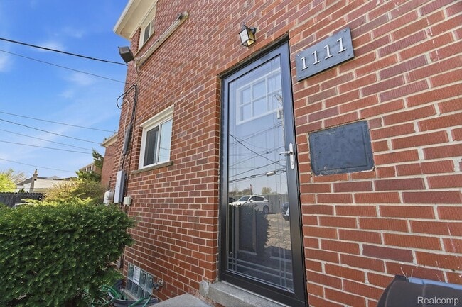 Building Photo - 1111 Holland St