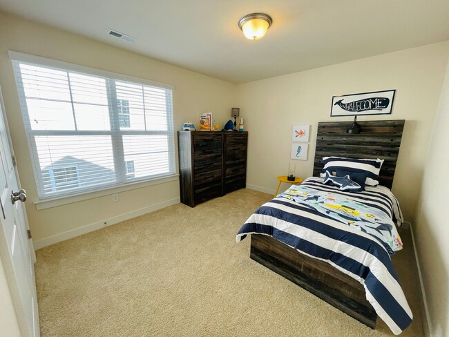 Building Photo - Cardinal | 4 Bed 2.5 Bath | Garage | 1895 sf
