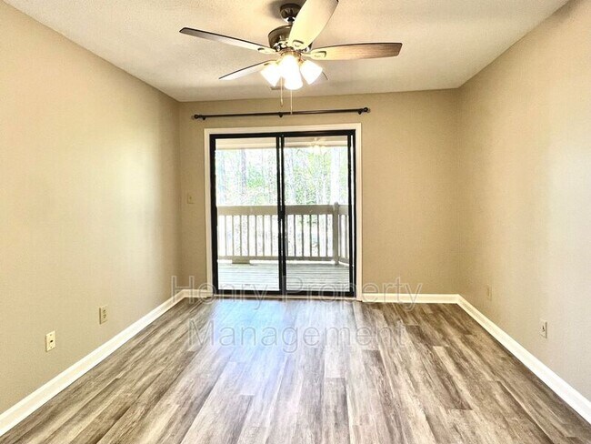 Building Photo - 833 New Kent Pl