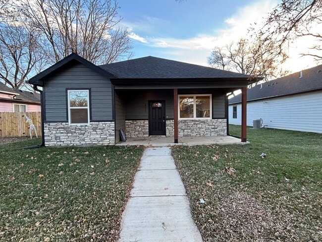 Building Photo - Stunning New Build in Central Manhattan! Available NOW!