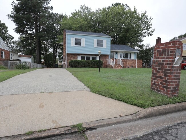 Building Photo - Newly Updated 3-Bed / 1.5-Bath Home with Deck