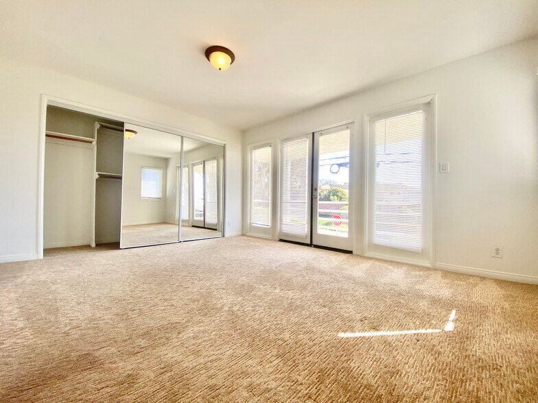 Building Photo - 637 30th St