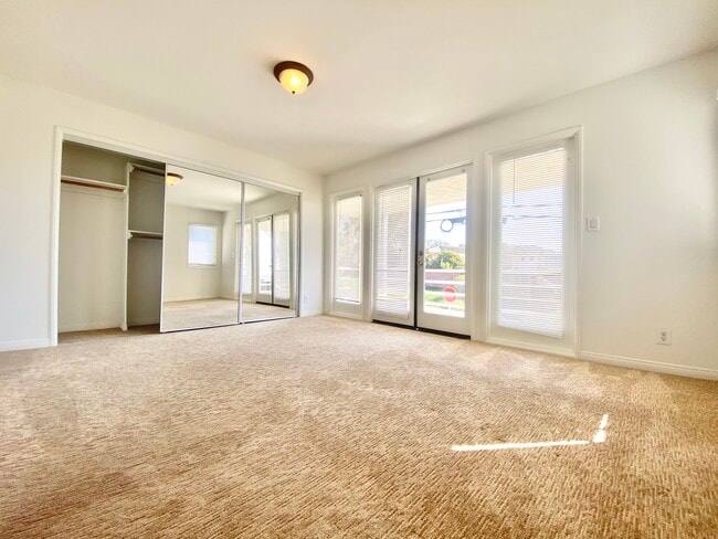 Building Photo - 637 30th St