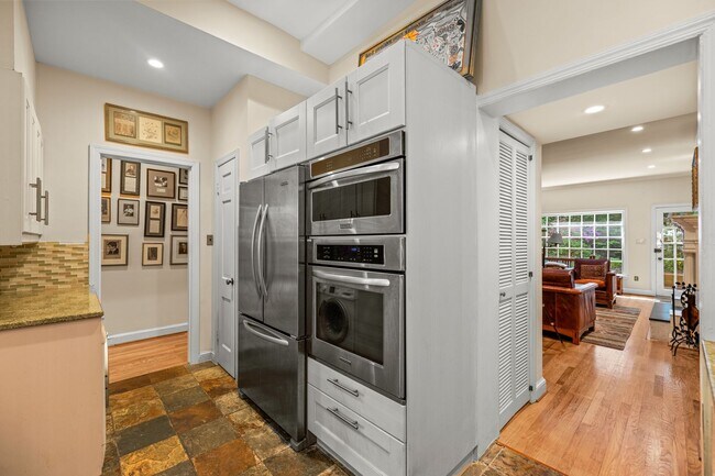 Building Photo - Foggy Bottom Home | 3 Bed | 2.5 Bath | 2,050 Sf | Large Private Patio