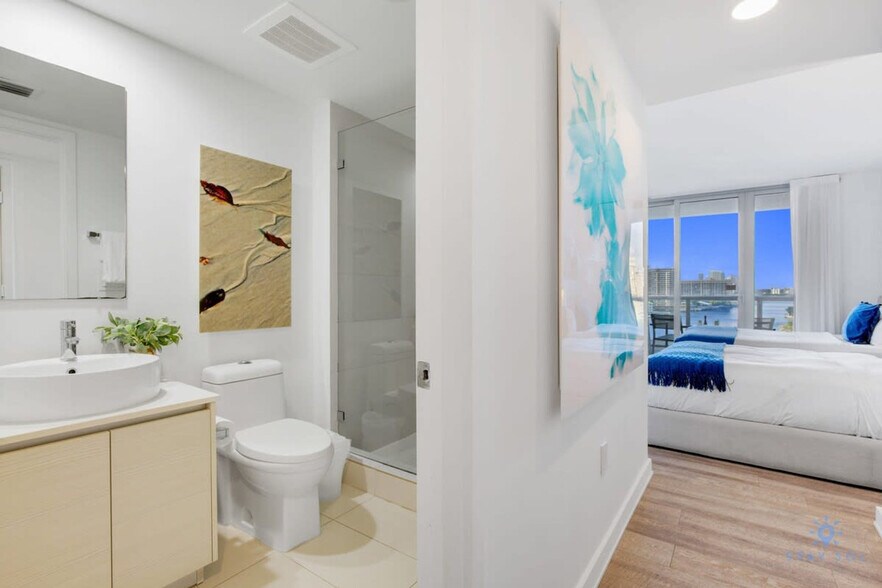 Building Photo - 2602 E Hallandale Beach Blvd