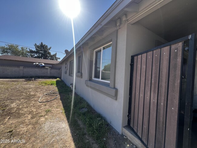 Building Photo - 3336 W Turney Ave
