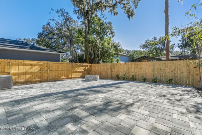 Building Photo - 8822 Eaton Ave