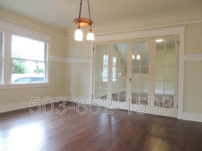 Building Photo - 122 SE 60th Ave