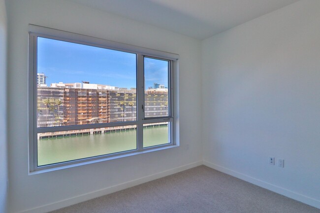 Building Photo - Modern & Spacious 2br/2ba In Mission Bay w...