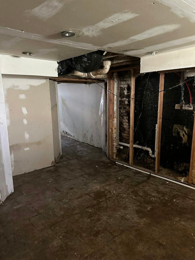 Building Photo - 2121 N Prospect Rd