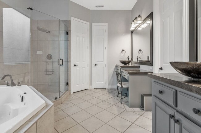 Building Photo - "Stunning Partially Furnished 5-Bedroom Home with Pool & Outdoor Living Center!"